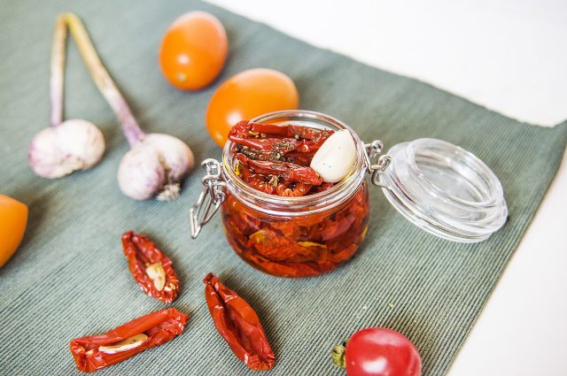 Pomidory suszone w oleju – zdrowa włoska tradycja